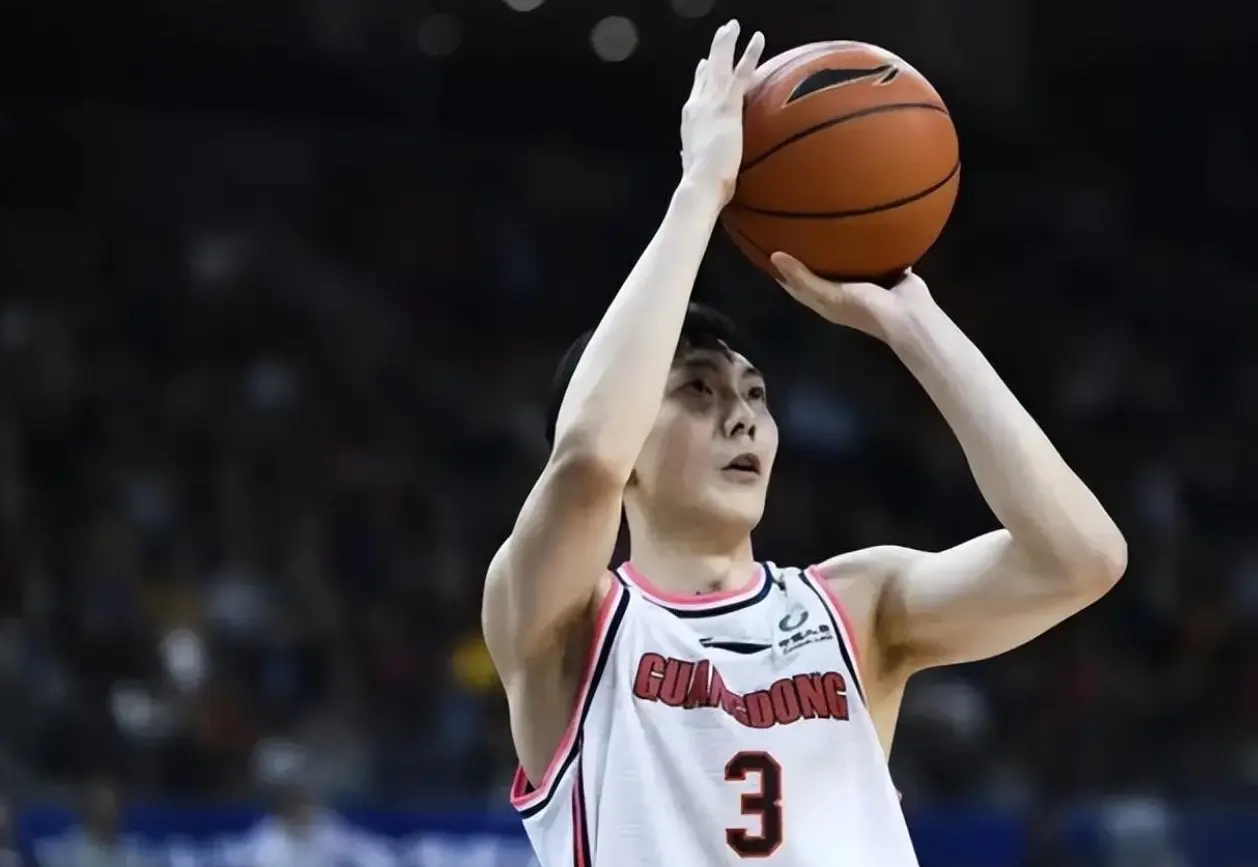 CBA常规赛倒计时；罗马清晨遗憾出局；细节引发关注；震撼外界；资深球员宣示担当的简单介绍