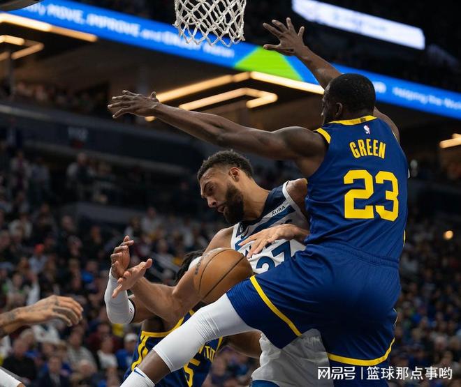 关于今晨明尼苏达森林狼备战欧联，单刀错失细节曝光，球迷炸锅，赛季目标并未改变的信息