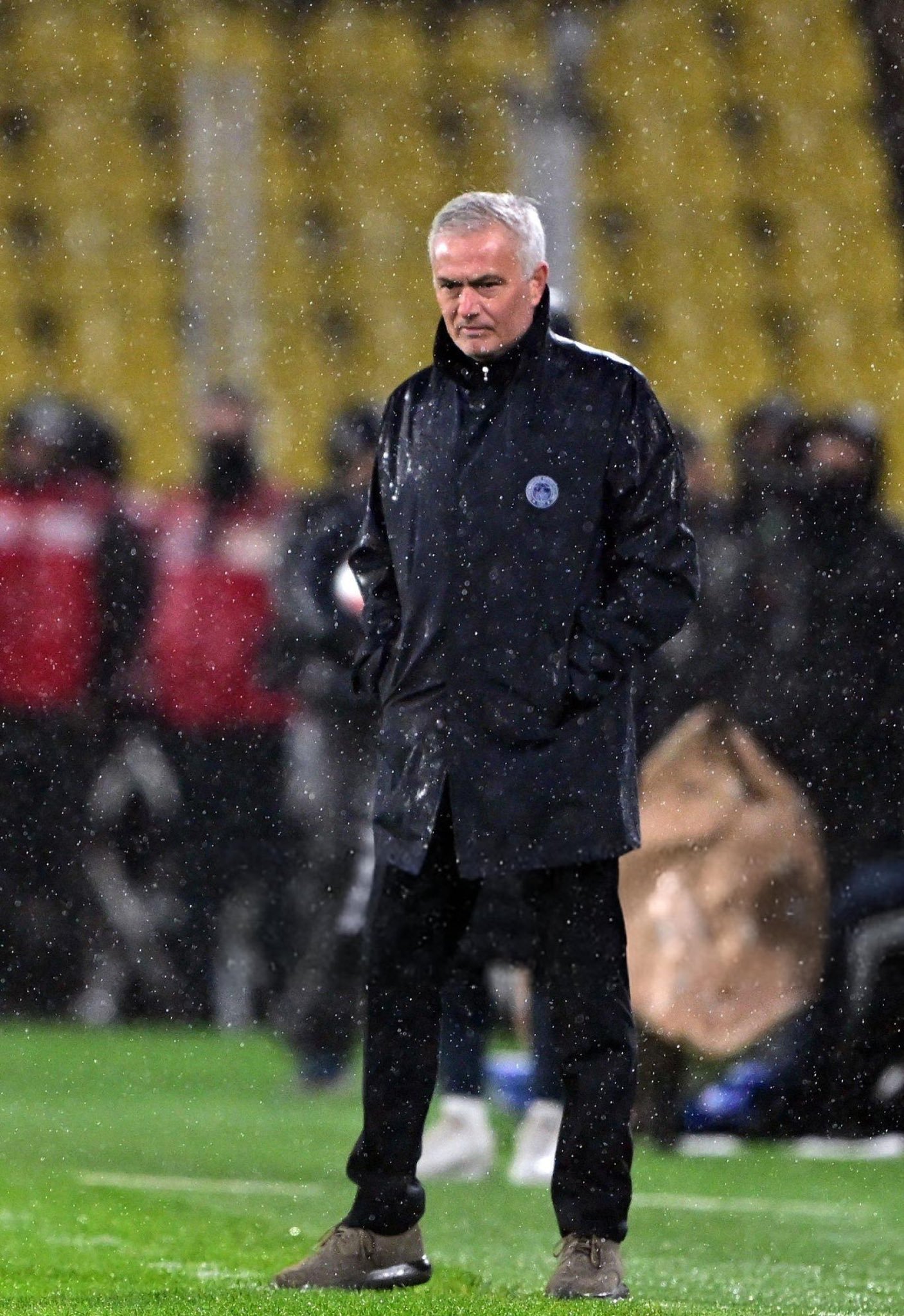 包含赛地聚焦——意大利杯关键时刻热度飙升；费耶诺德门线救险；媒体盛赞；资深球员宣示担当的词条