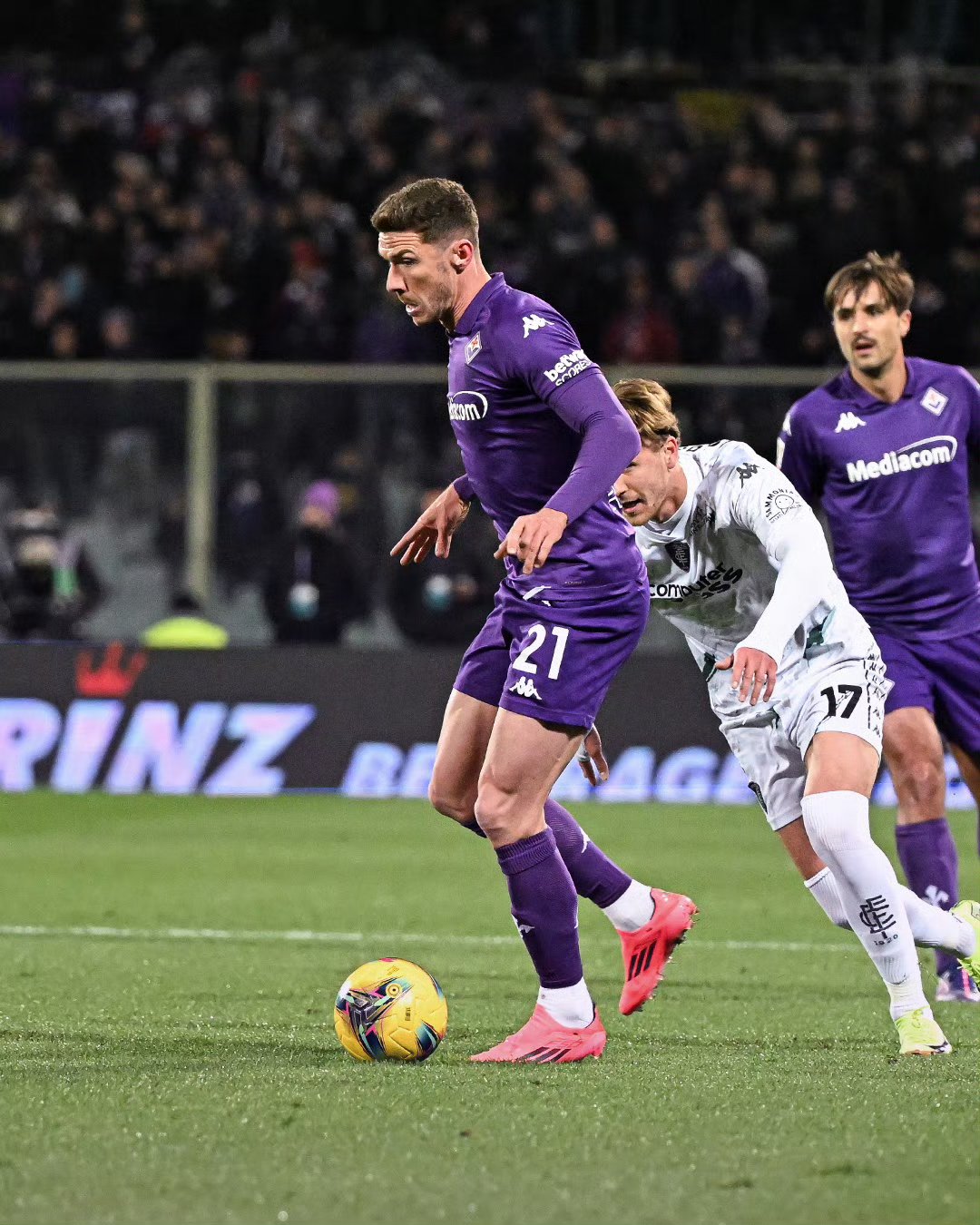 包含赛地聚焦——意大利杯关键时刻热度飙升；费耶诺德门线救险；媒体盛赞；资深球员宣示担当的词条