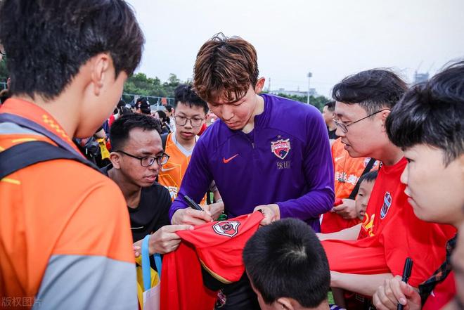 国足领先2球被扳平新闻 国足领先2球被扳平新闻