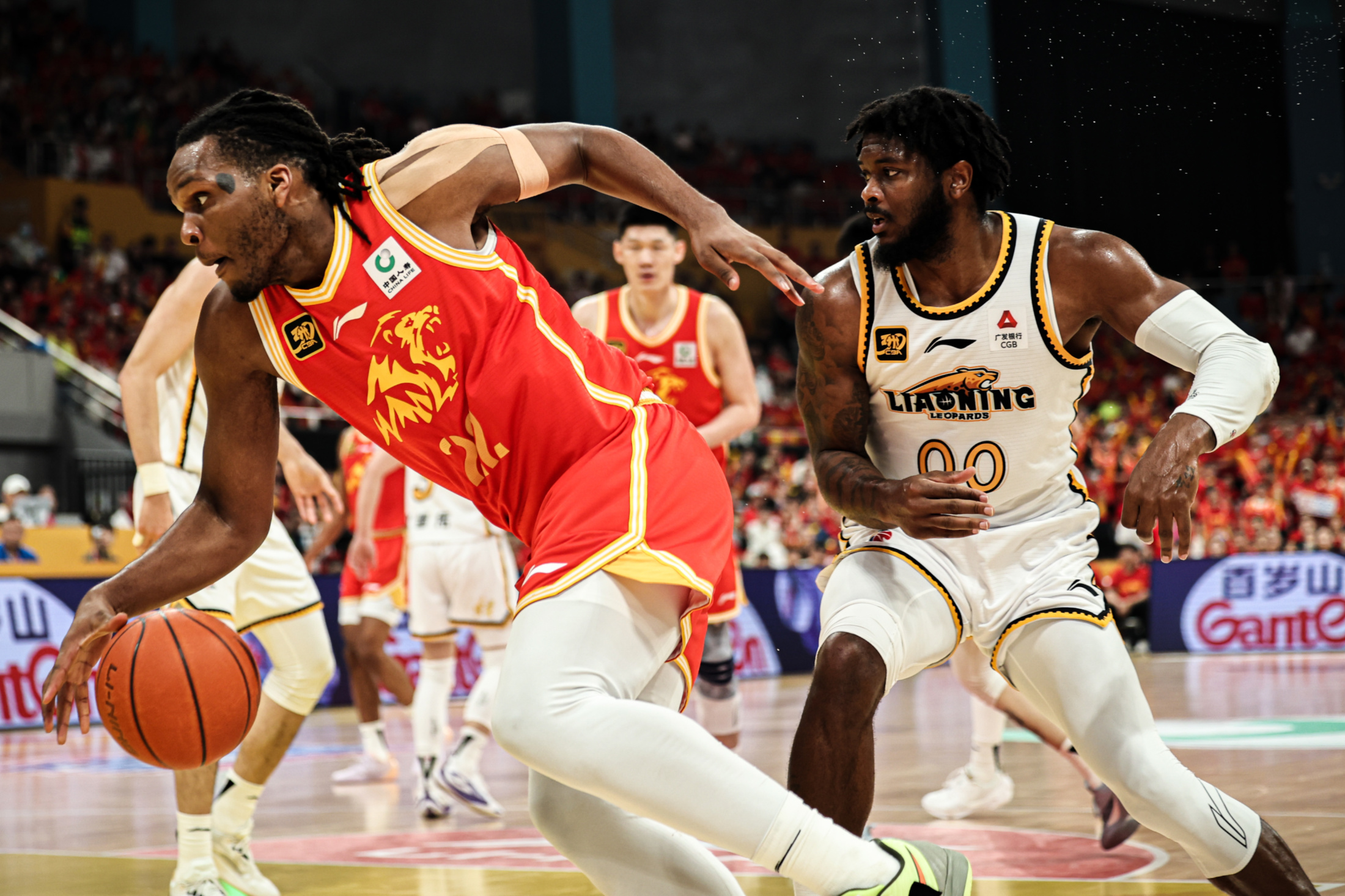 国足领先2球被扳平新闻 国足领先2球被扳平新闻