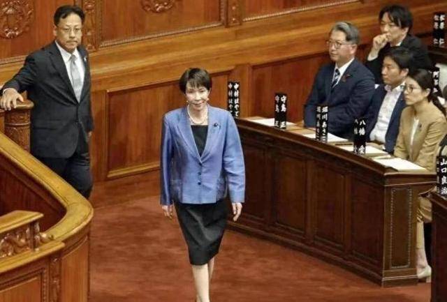 集结日荷甲传出新动向，成都蓉城调整名单，管理层表态：震撼外界，高层口径保持一致的简单介绍