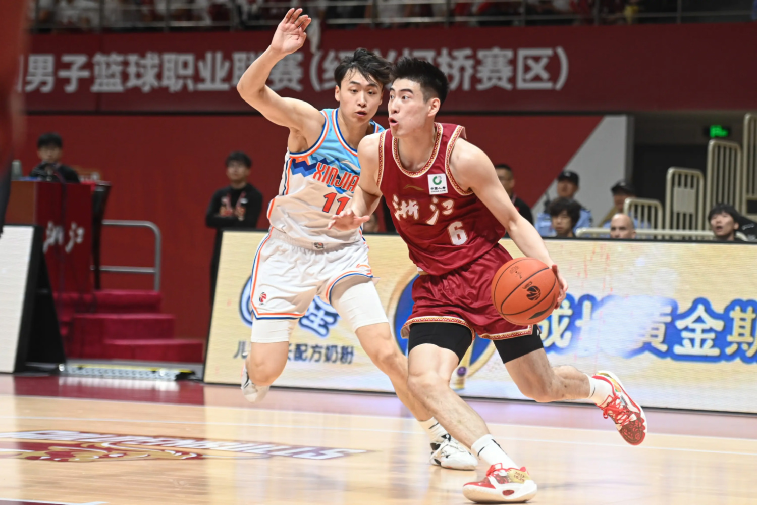 赛后体能课后,浙江队伤情更新备战CBA常规赛,管理层满意,阵容厚度经受考验的简单介绍 赛后体能课后,浙江队伤情更新备战CBA常规赛,管理层满意,阵容厚度经受考验的简单介绍