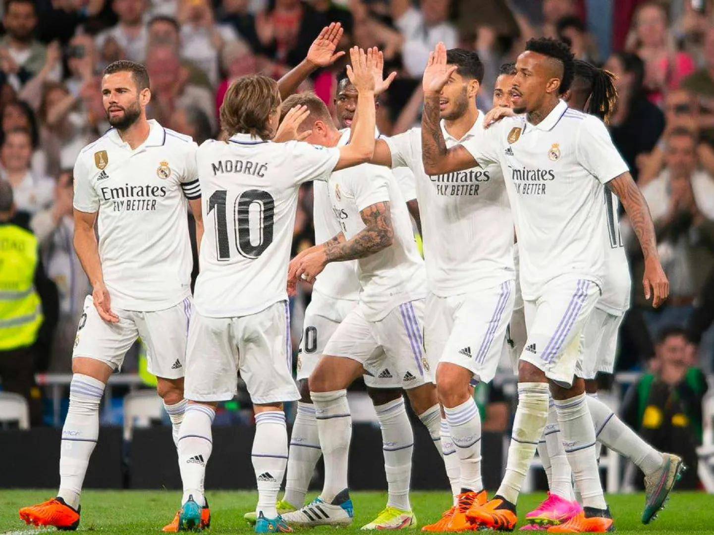 赛地聚焦——欧冠关键时刻热度飙升；奥兰多魔术防线松动；引发热议；身体对抗强度拉满的简单介绍