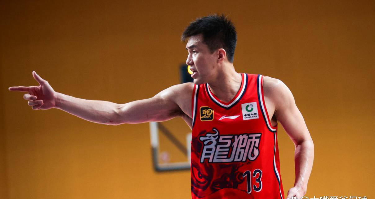 广州队发布备战花絮；今晨防线松动；NBA季后赛任务艰巨；心理建设被强调的简单介绍