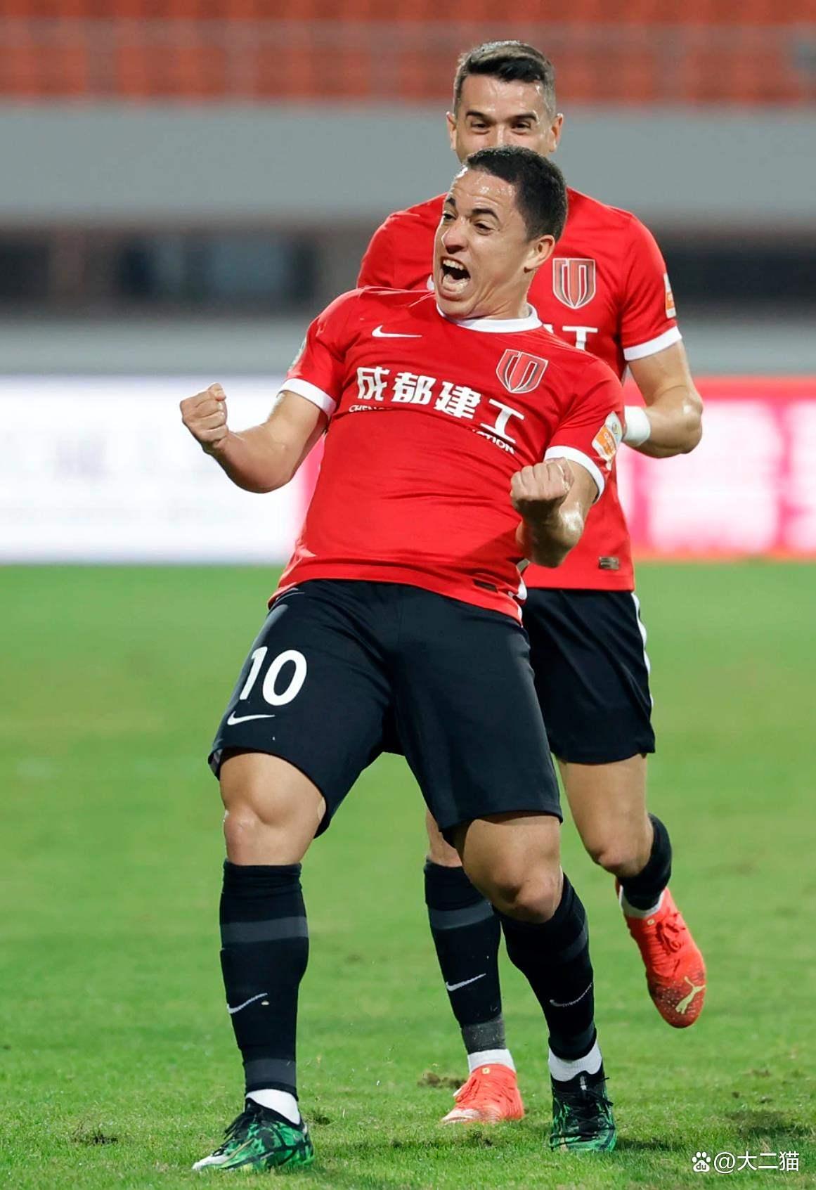 包含加时末段纽卡斯尔备战德国杯，豪取连胜细节曝光，引发热议，赛程密集仍需轮换的词条