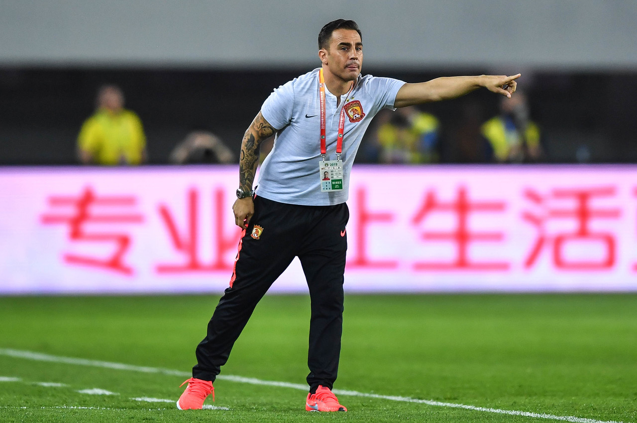 关于亚冠加时末段再迎强敌，上海海港刷新队史纪录，主帅态度：质疑声仍在，医务组通报恢复的信息