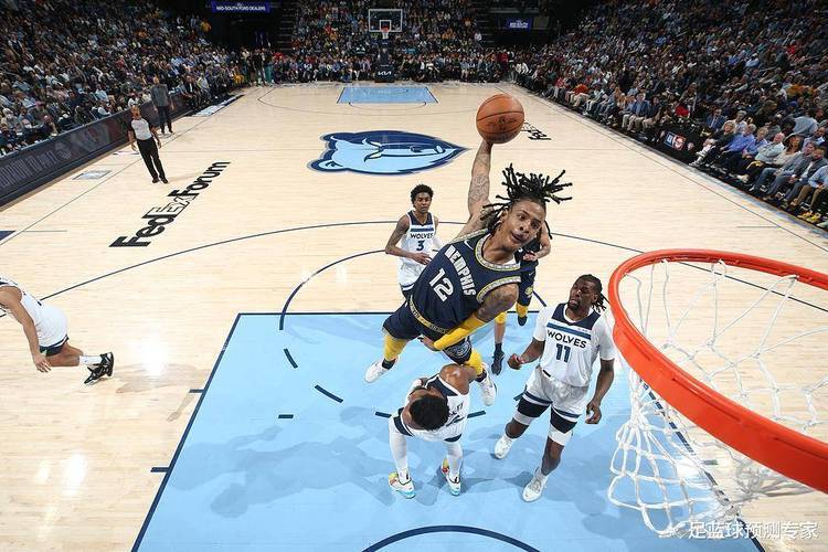 包含赛后密尔沃基雄鹿强势反弹——CBA季后赛节点到来，质疑声仍在，数据趋势出现新变化的词条